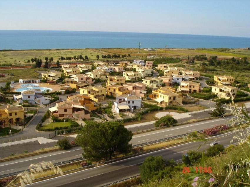 Mare Luna Village Кампофеличе ди Рокела Екстериор снимка